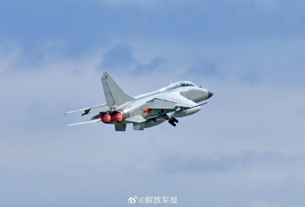 升空!战机向云端 升空!战机向云端