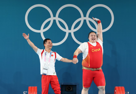 李雯雯最后一把举起教练