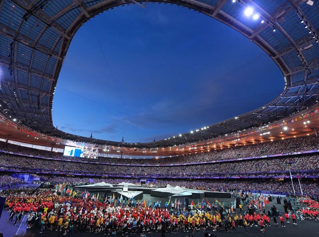 “中国红”挥别巴黎，4年后洛杉矶再会！