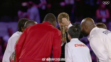 孙颖莎吹灭奥运圣火, 孙颖莎闭幕式代表亚洲登场 孙颖莎吹灭奥运圣火, 孙颖莎闭幕式代表亚洲登场