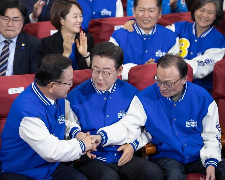 韩国最大在野党将选新党首 李在明连胜16场初选 韩国最大在野党将选新党首 李在明连胜16场初选