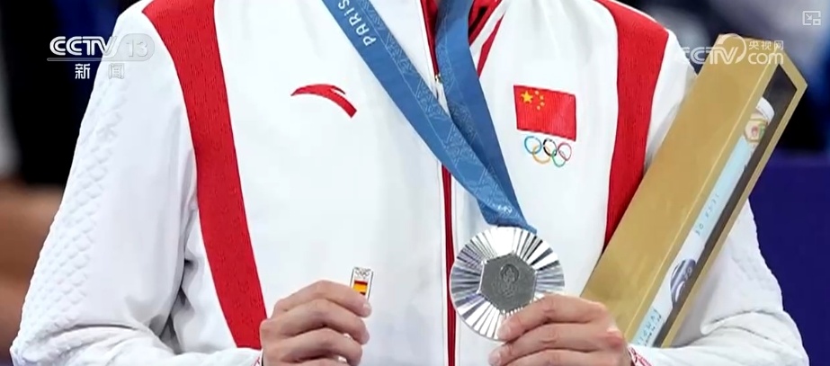 是对手，更是朋友！友谊的瞬间诠释奥林匹克精神最本真模样