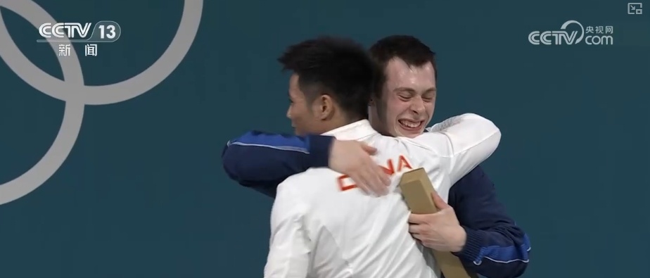 是对手，更是朋友！友谊的瞬间诠释奥林匹克精神最本真模样