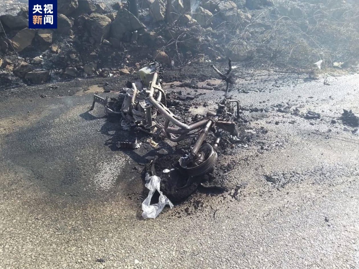 黎巴嫩南部一摩托车遭无人机袭击 已致2人死亡 黎巴嫩南部一摩托车遭无人机袭击 已致2人死亡