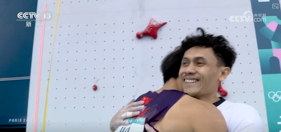 是对手，更是朋友！友谊的瞬间诠释奥林匹克精神最本真模样