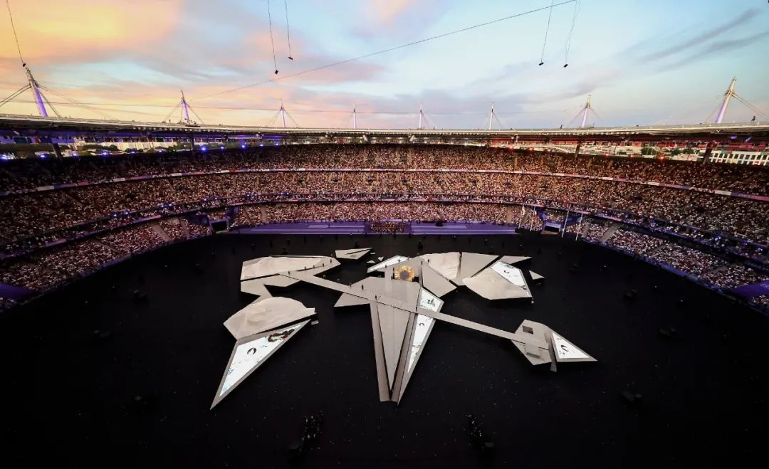 “中国红”挥别巴黎，4年后洛杉矶再会！