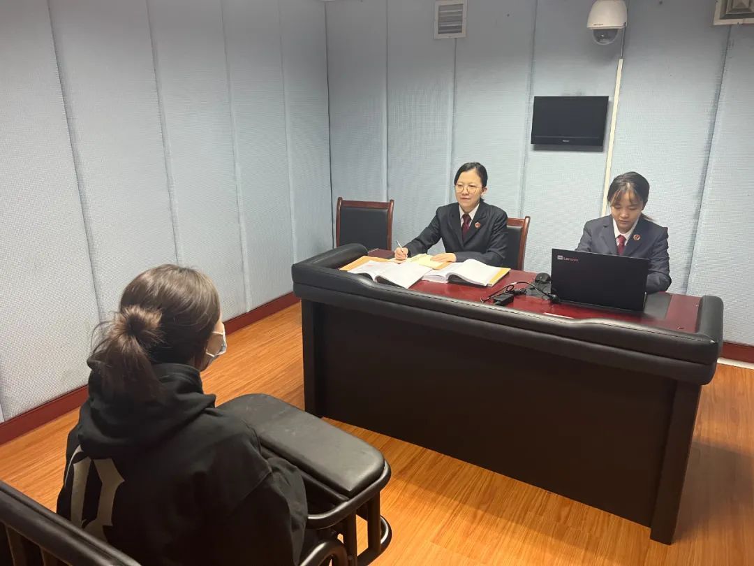 散布虚假“小作文”致竞争对手损失上千万，获刑！