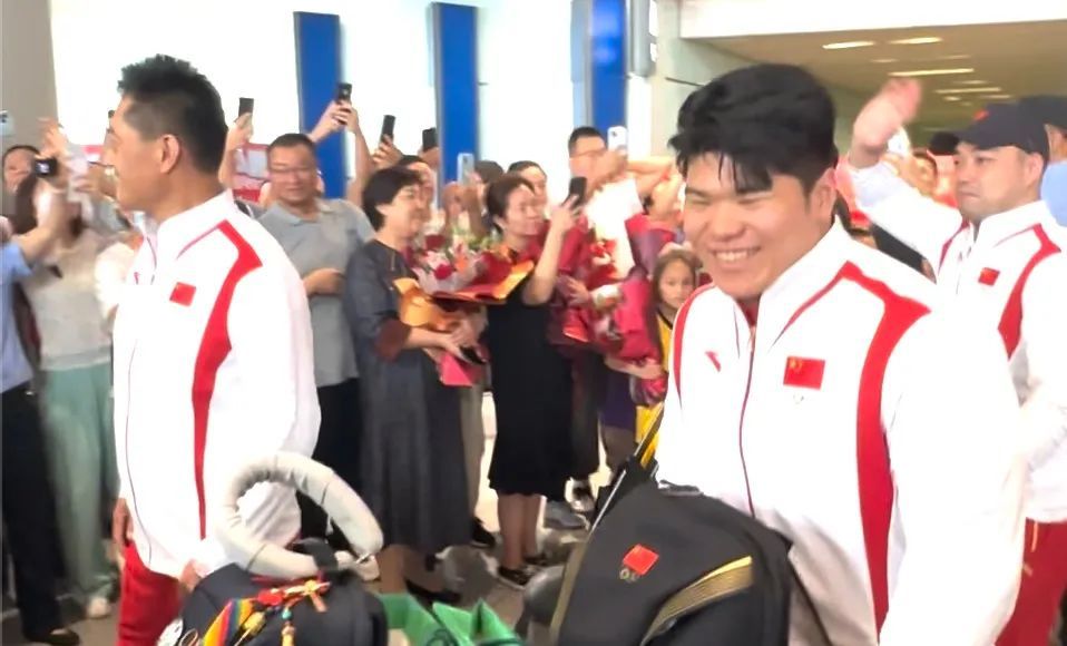 天津奥运冠军回来啦!他的金牌还好吗? 天津奥运冠军回来啦!他的金牌还好吗?