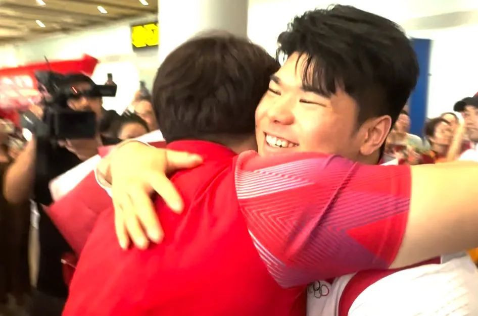 天津奥运冠军回来啦!他的金牌还好吗? 天津奥运冠军回来啦!他的金牌还好吗?