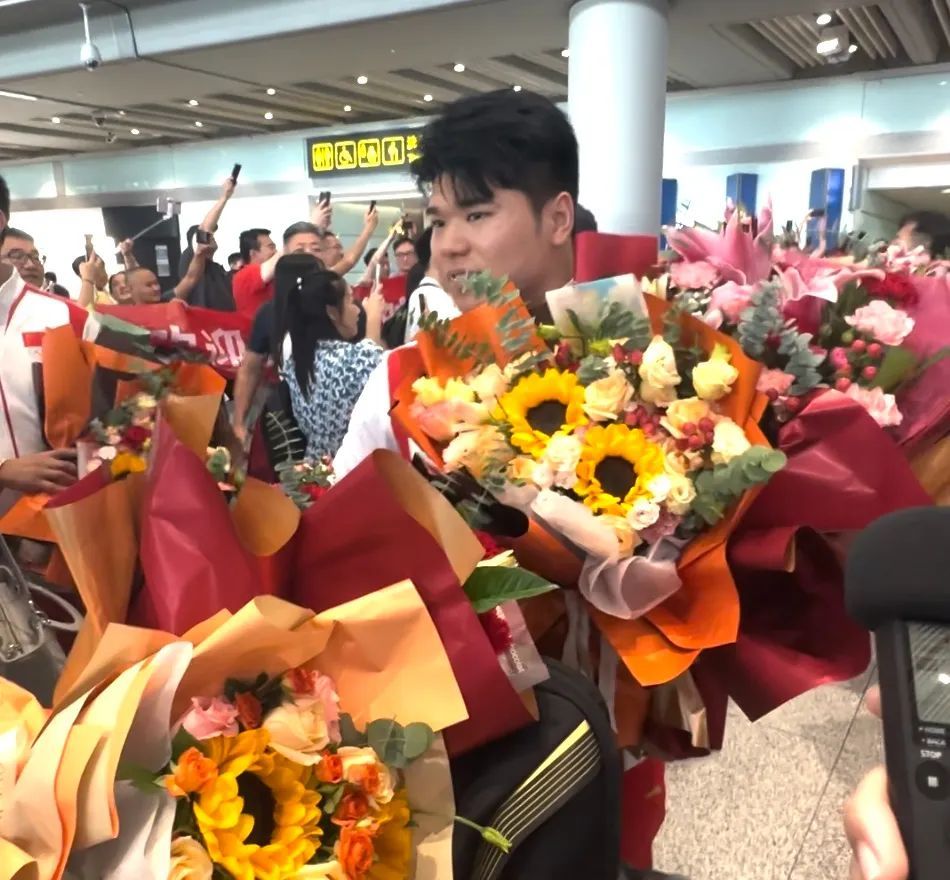 天津奥运冠军回来啦!他的金牌还好吗? 天津奥运冠军回来啦!他的金牌还好吗?