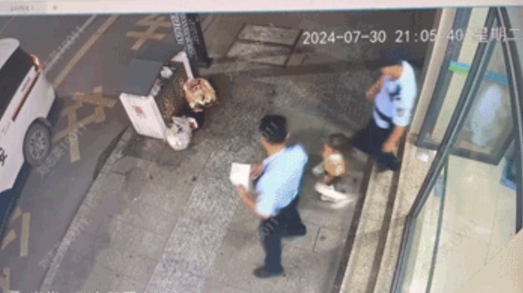 女童走丢，竟这样自救！网友：机智！