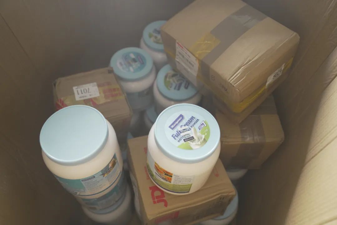 三人制售假奶粉被株洲警方抓获! 三人制售假奶粉被株洲警方抓获!