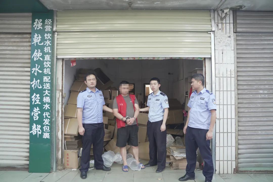三人制售假奶粉被株洲警方抓获! 三人制售假奶粉被株洲警方抓获!