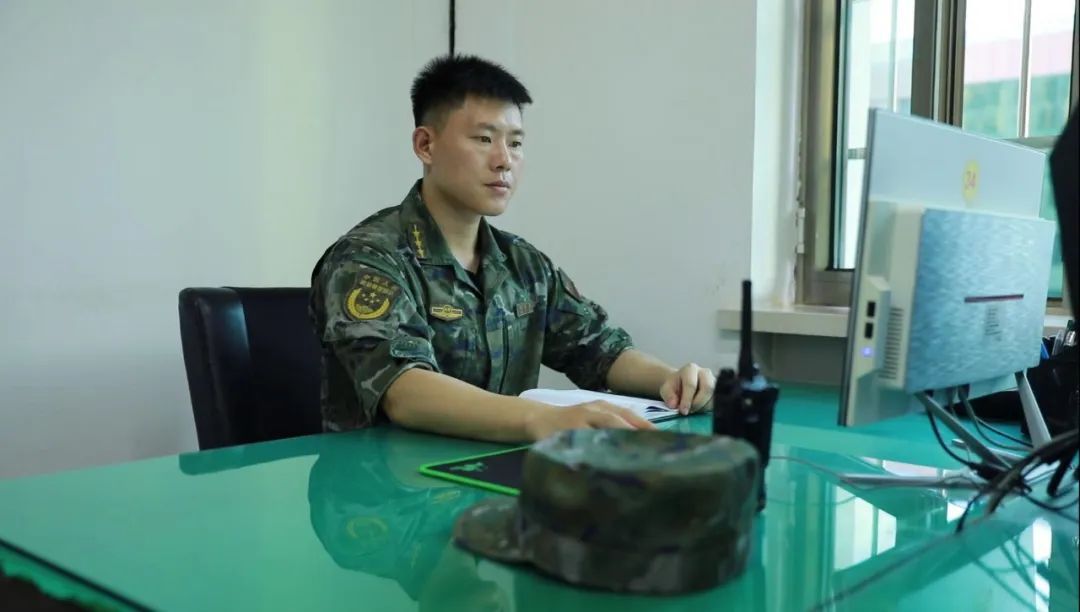 她在巴黎为国争光，他在青海保家卫国→