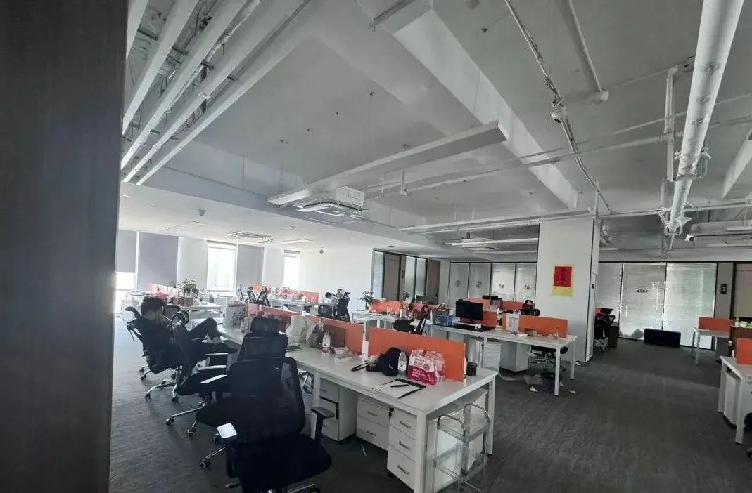 又一电商巨头突然“爆雷”！资金链断裂！员工就地遣散！办公地已无人办公