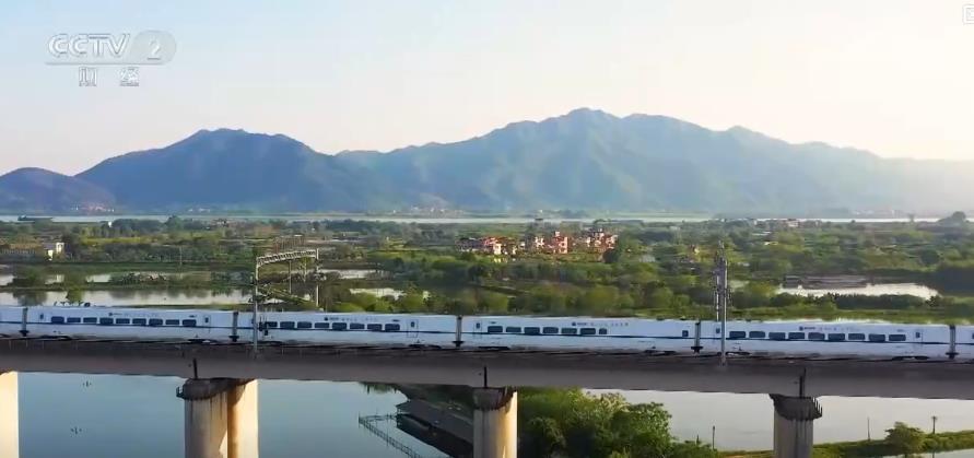 暑运“热”力十足 假日消费“火”起来 暑运“热”力十足 假日消费“火”起来