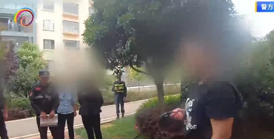 两位主人争一只宠物犬，民警灵机一动......