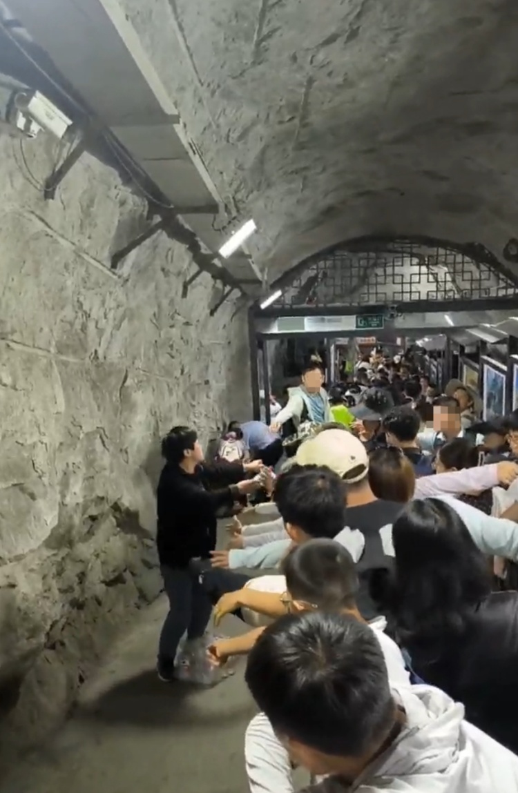 华山景区西峰索道昨夜遭遇停运！“不是故障，是停电了”？陕西有关部门已赶赴现场