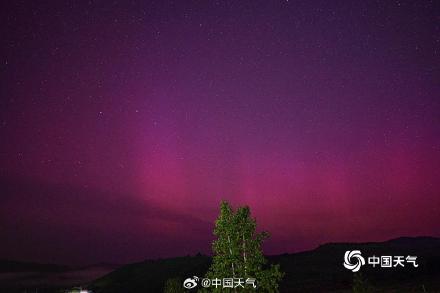 震撼！受地磁暴影响 内蒙古呼伦贝尔现粉紫色极光美景