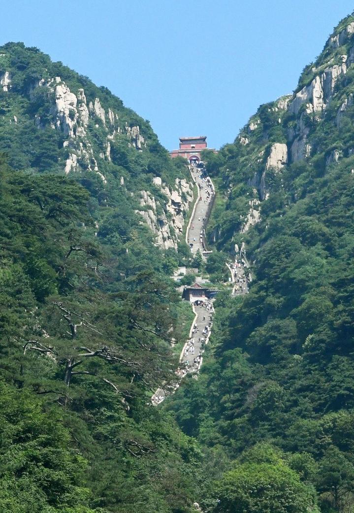 “班味儿”最浓的标签，可概括不了京沪高铁