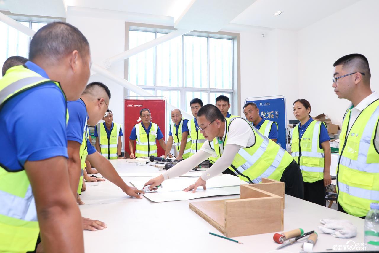 图说福建建投集团防水工技能竞赛火热场景