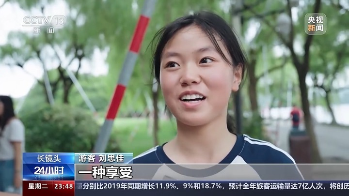 西湖边“老友”写生团出圈 网友评价：“杭州第十一景”