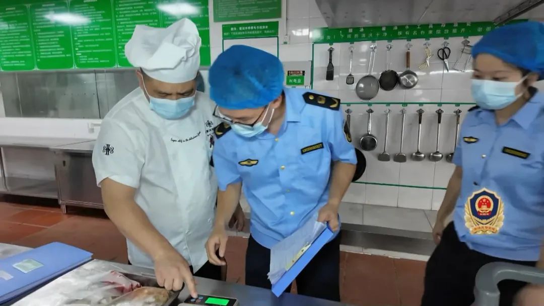 突击检查！厦门这些老牌、网红餐饮店，可以放心吃吗？
