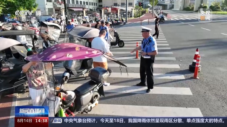 莫让“防晒”成隐患 这些“避晒式”等红灯不可取 莫让“防晒”成隐患 这些“避晒式”等红灯不可取