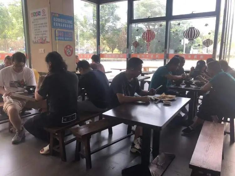风雨无阻！有人凌晨2点来等着，就为了这一口...