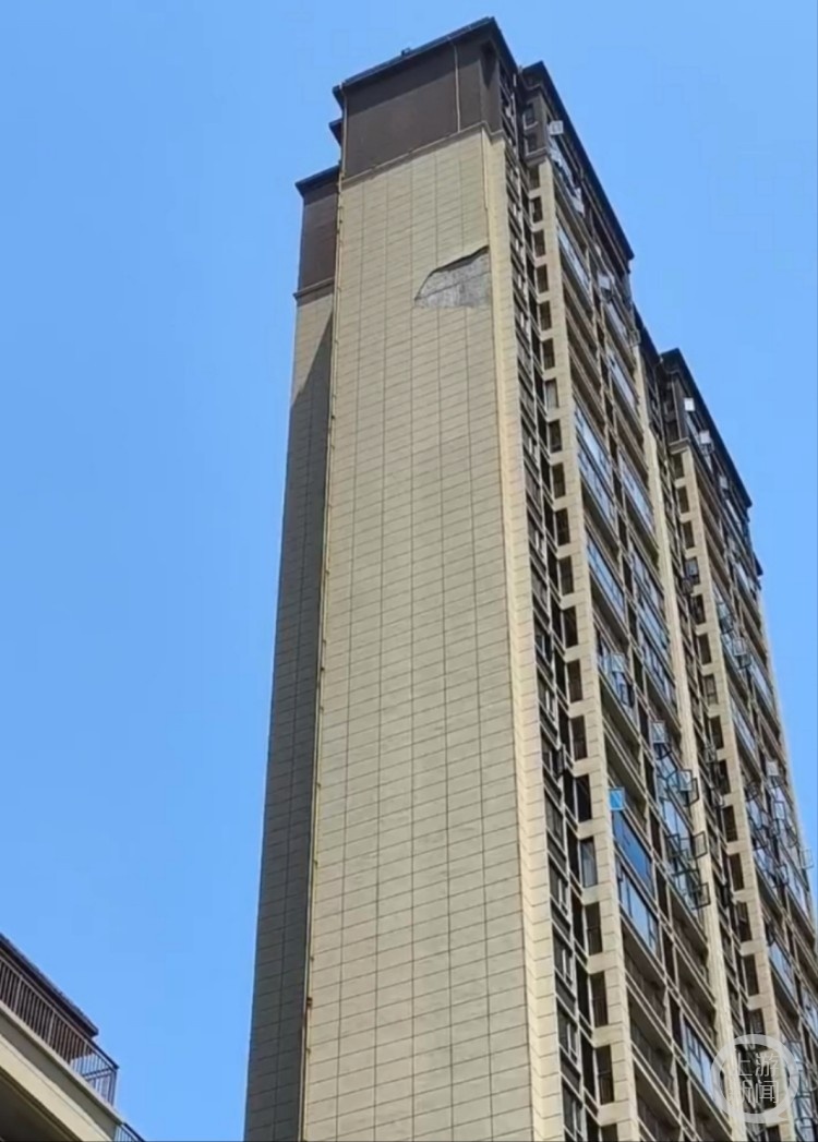 26层外墙脱落砸中高校老师,伤者昏迷9天未脱离生命危险 26层外墙脱落砸中高校老师,伤者昏迷9天未脱离生命危险