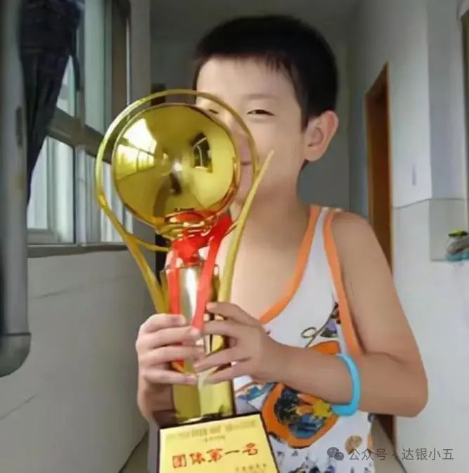 孙颖莎夺冠背后：家人的尊重和陪伴助她实现梦想