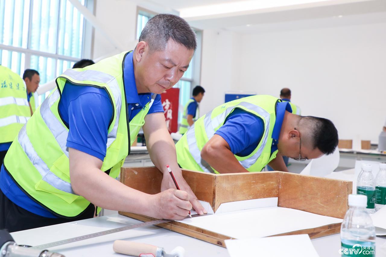 图说福建建投集团防水工技能竞赛火热场景