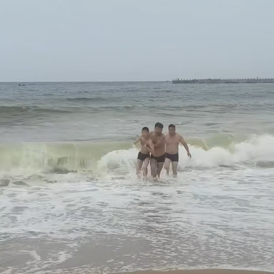 “要谢就谢任贤齐……” 大哥下海救起父子俩后发声!刚刚,任贤齐回应了 “要谢就谢任贤齐……” 大哥下海救起父子俩后发声!刚刚,任贤齐回应了