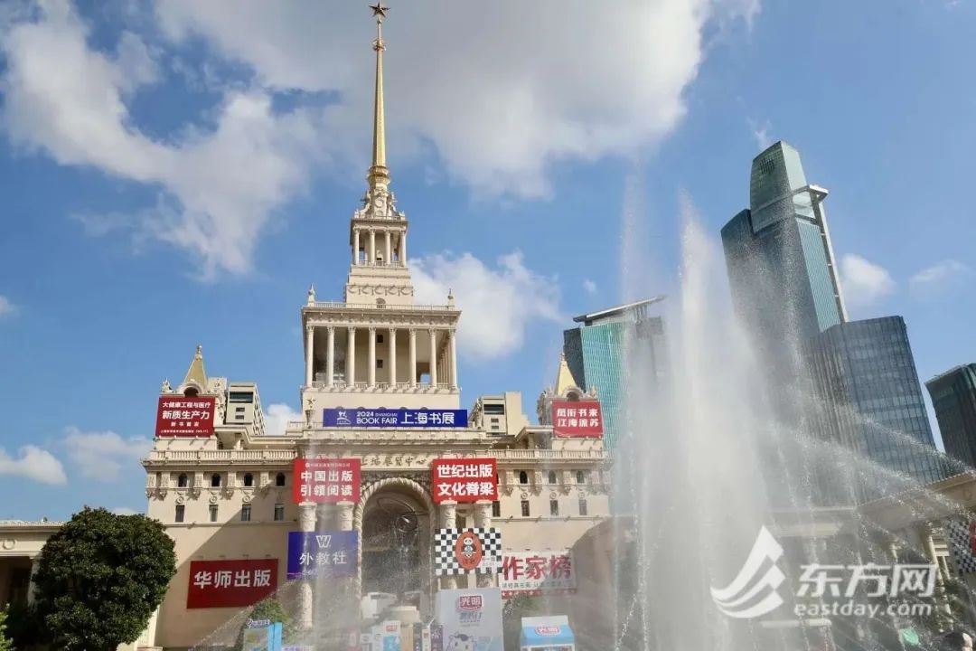 85岁台湾爷爷拖空行李箱来上海书展，几句采访满满典故！点赞上海文化事业很发达