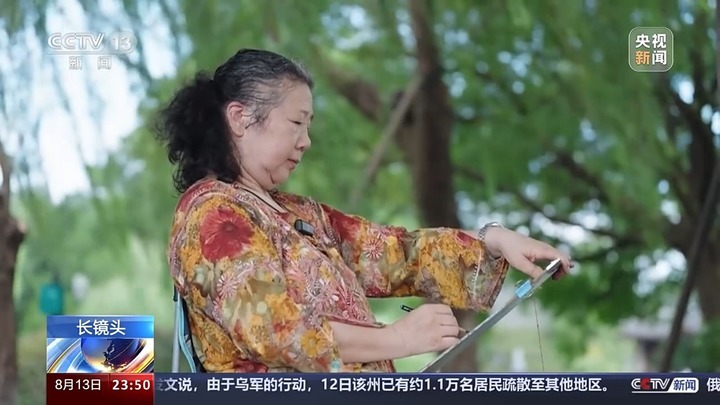 西湖边“老友”写生团出圈 网友评价：“杭州第十一景”