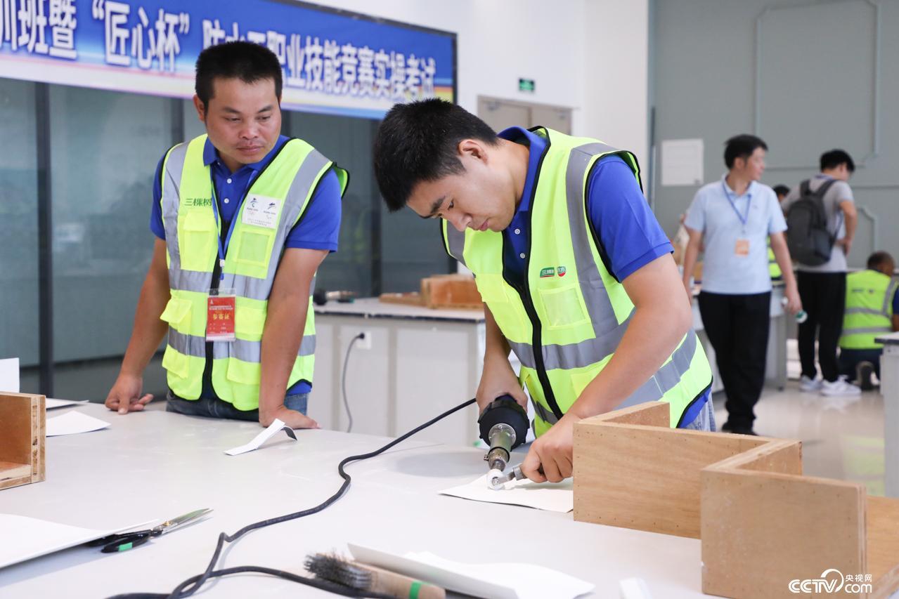 图说福建建投集团防水工技能竞赛火热场景