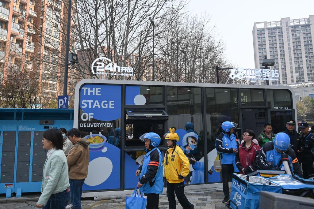 冲突背后:如何畅通外卖配送“最后100米”? 冲突背后:如何畅通外卖配送“最后100米”?