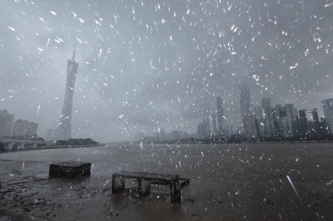 广州：今明起，暴雨+8~10级雷暴大风+龙卷风！
