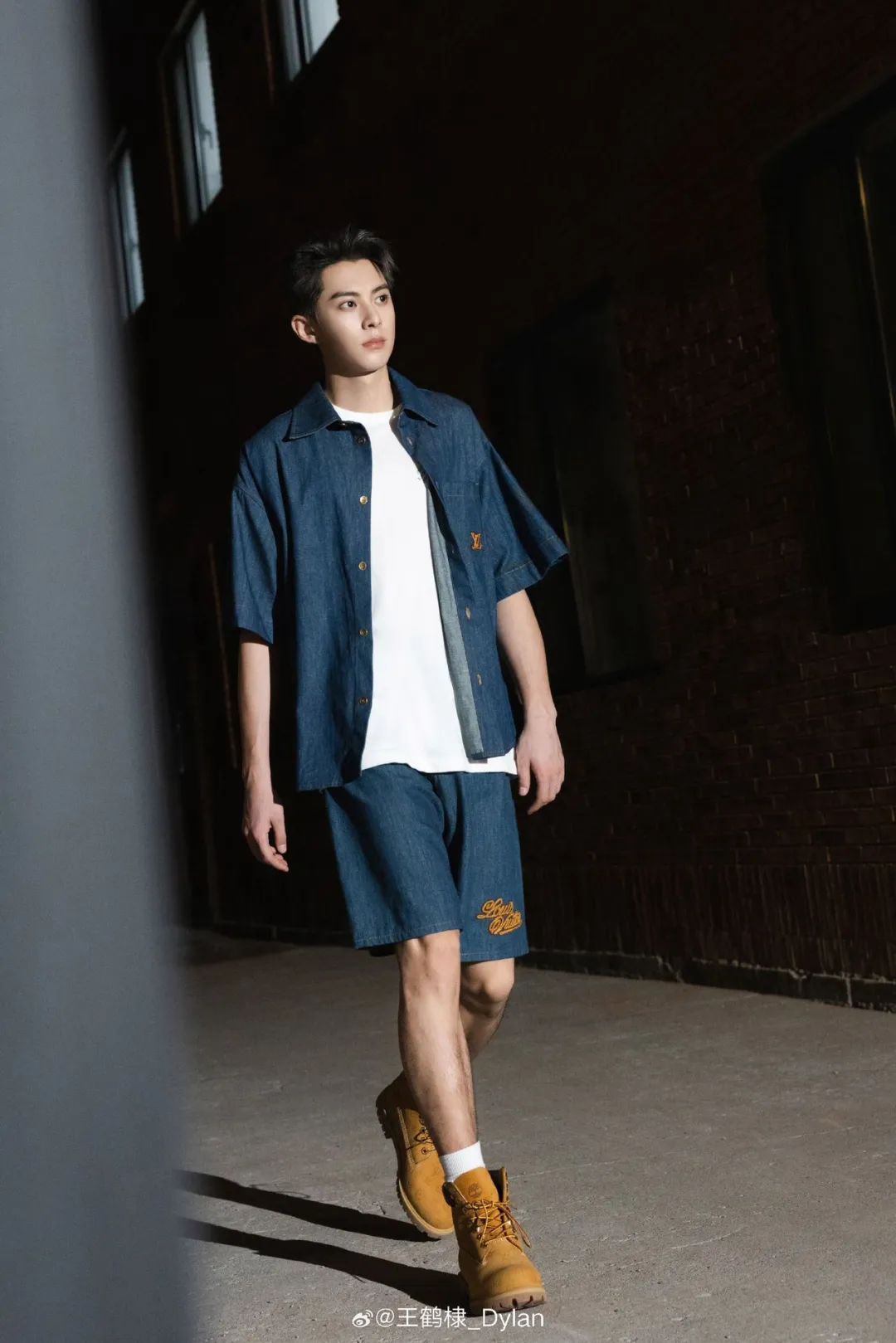 昨夜突发!知名演员发生意外!现场一片混乱 昨夜突发!知名演员发生意外!现场一片混乱