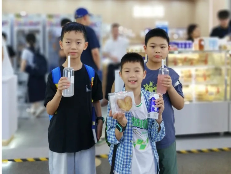 太火爆！“排队的人一直没有断过”，就为了…