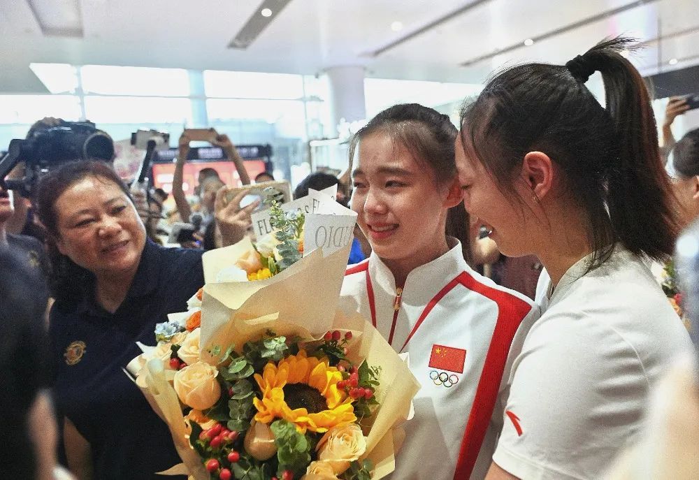 回家了！奥运冠军丁欣怡载誉还乡！