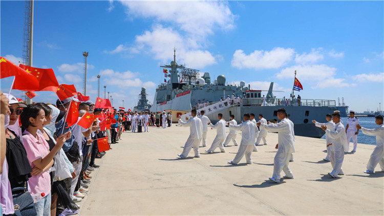海军第46批护航编队焦作舰、洪湖舰抵达埃及亚历山大港访问