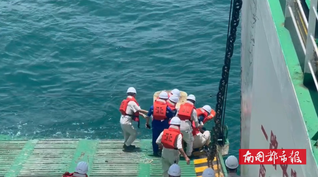 海上漂了10个多小时！男子坐自制泡沫浮板出海钓鱼落水……