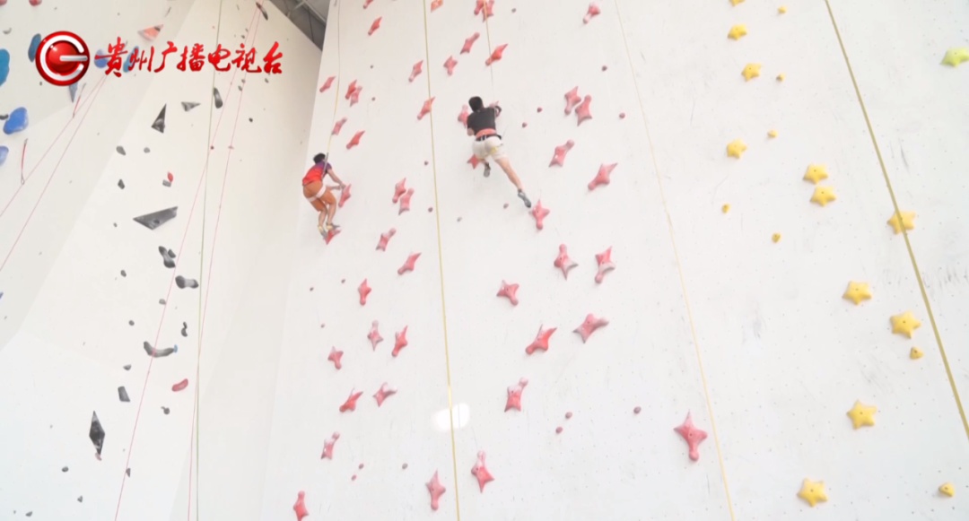 现实版“蜘蛛侠”就在贵州!徒手飞檐走壁,攀岩技能点满啦 现实版“蜘蛛侠”就在贵州!徒手飞檐走壁,攀岩技能点满啦