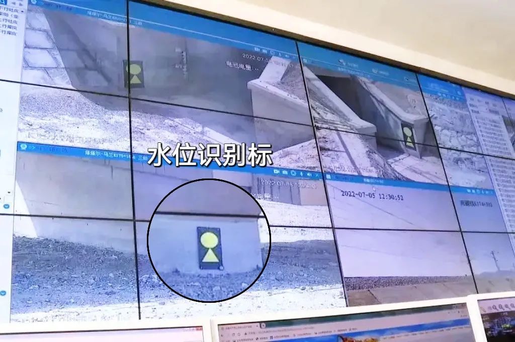 中国第一大沙漠下暴雨了!铁路人这样应对 中国第一大沙漠下暴雨了!铁路人这样应对