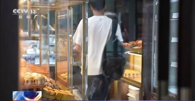 恶意索赔!男子就餐自带蚂蚁敲诈700余家餐厅! 恶意索赔!男子就餐自带蚂蚁敲诈700余家餐厅!