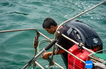 伏季休渔期结束，海南万宁乌场一级渔港渔民准备出海捕鱼