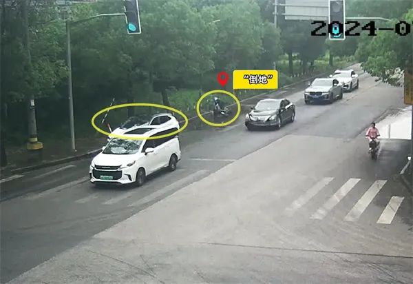 男子早高峰蹲守路口，2个多月屡次得手！上海松江警方：刑拘