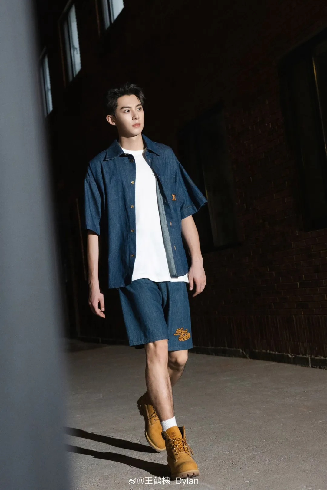 被粉丝围堵,现场失控!演员王鹤棣宣布退出 被粉丝围堵,现场失控!演员王鹤棣宣布退出