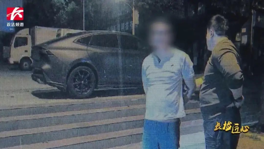 男子深夜走进便利店,花了6.9元后被抓了!怎么回事? 男子深夜走进便利店,花了6.9元后被抓了!怎么回事?